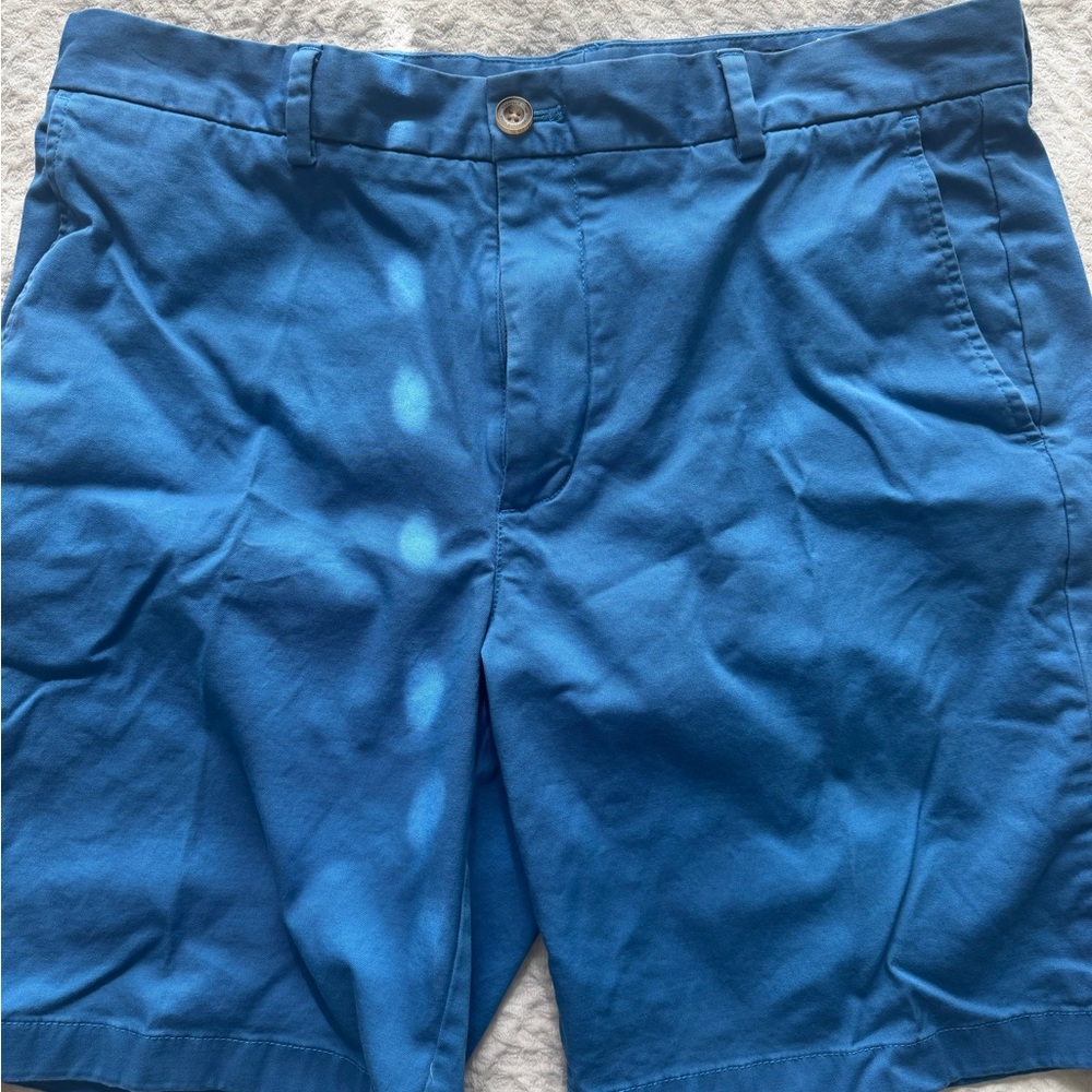 Vineyard Vines chino shorts 35.